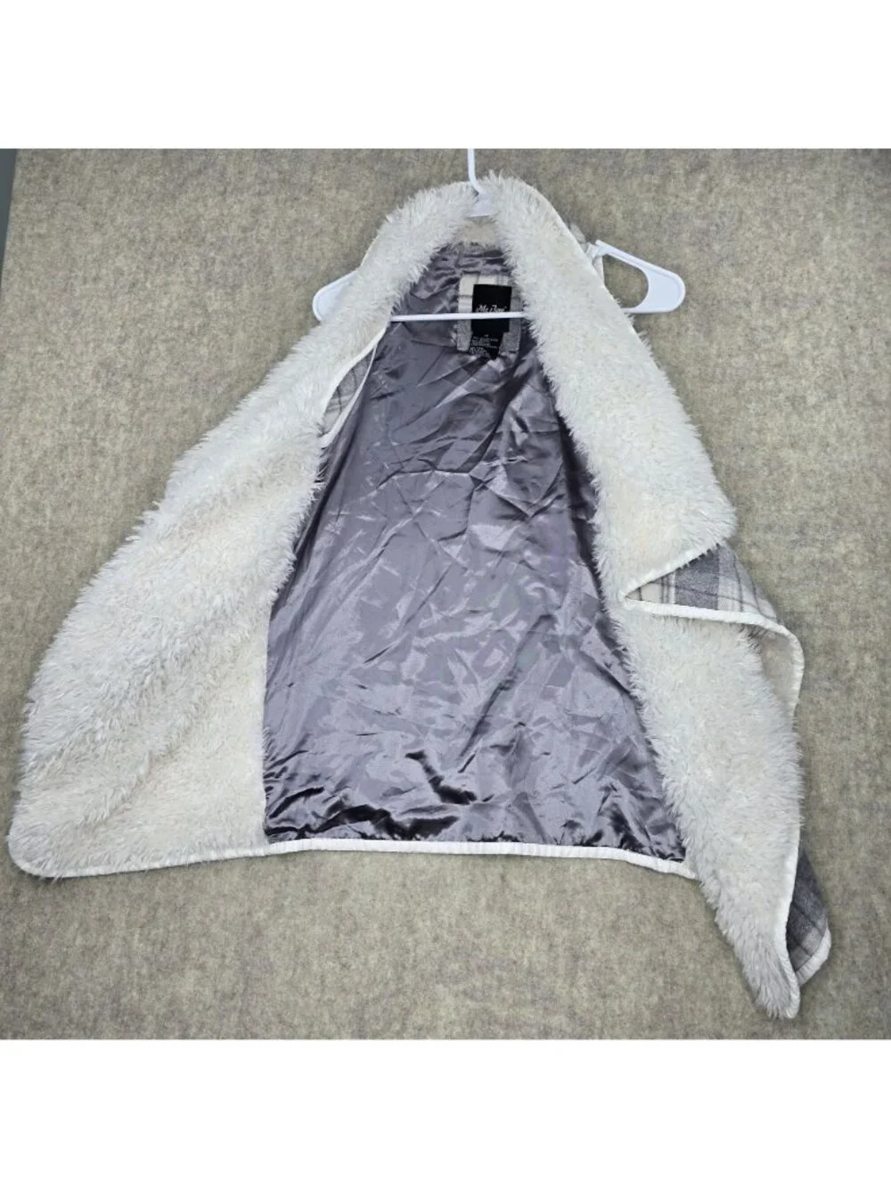 Me Jane Womens Plaid Fleece Vest Medium Gray Faux Fur Lining & Pockets